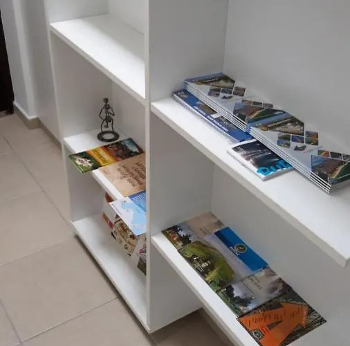 Super Center, Modern Under The Stars Μπουργκάς