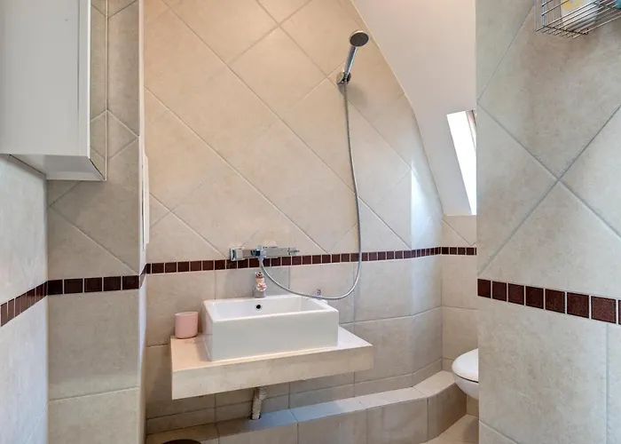 Super Center, Modern Under The Stars * Μπουργκάς