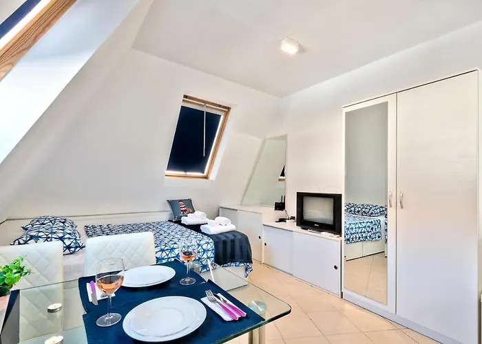 Super Center, Modern Under The Stars * Μπουργκάς