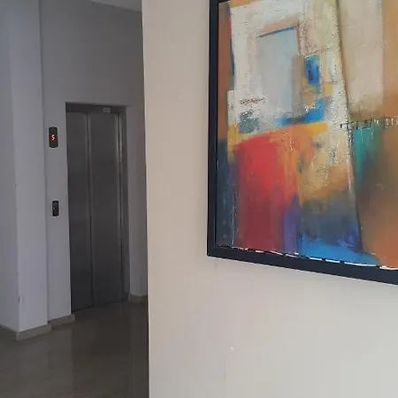 Super Center, Modern Under The Stars Apartment *